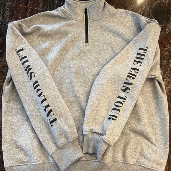 Authentic Taylor swift eras tour sweater size xxl in brand new condition - Picture 2 of 2